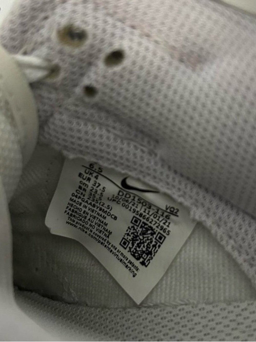Nike Women's Low-Top Sneakers in White and Light Lavender - Picture 3 of 3